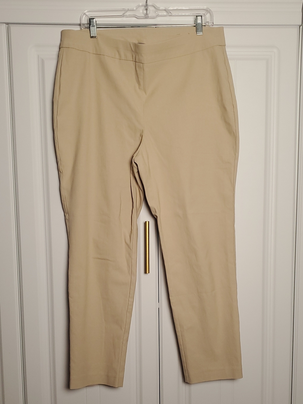 Chico's Slim Cropped Ponte Pants in Light Beige